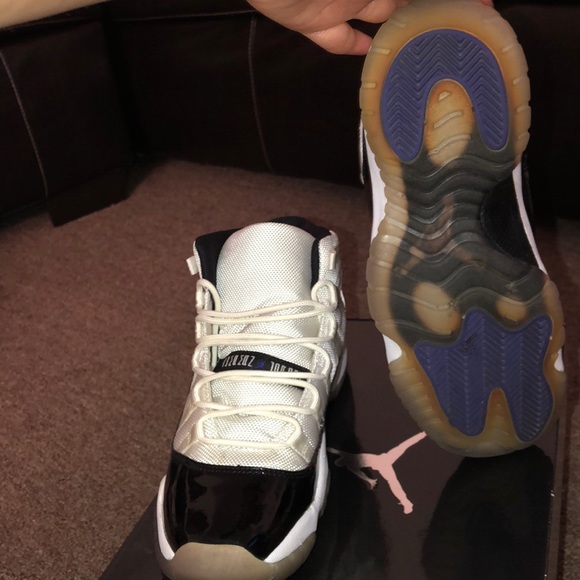 Air Jordan 11 - Concords - Picture 3 of 5